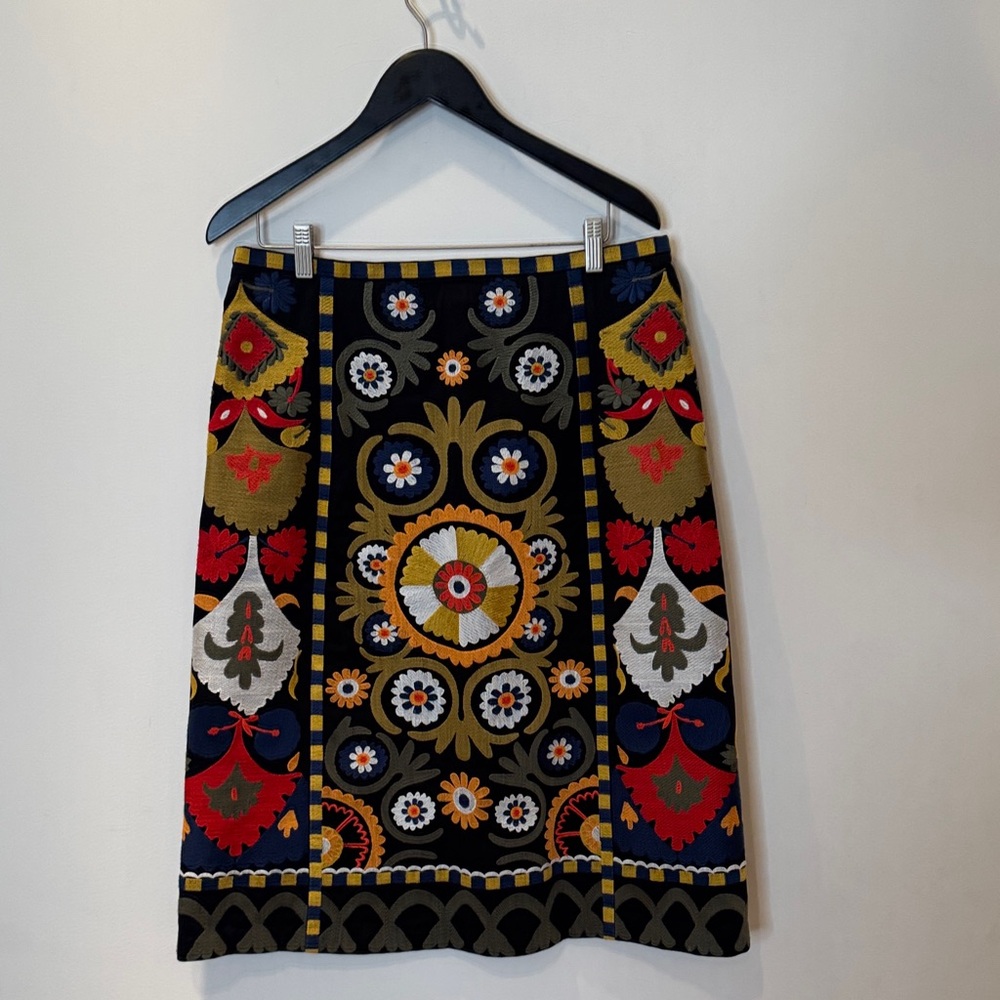 Kobi Halperin Multicolor A-Line Skirt.
Size 14 but a 10–12 can wear.
Tailor it!